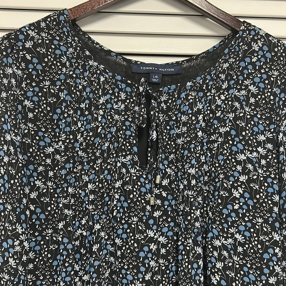 Tommy Hilfiger Tops - Tommy Hilfiger Navy Flowy blouse with sheer sleeves and mushroom floral print